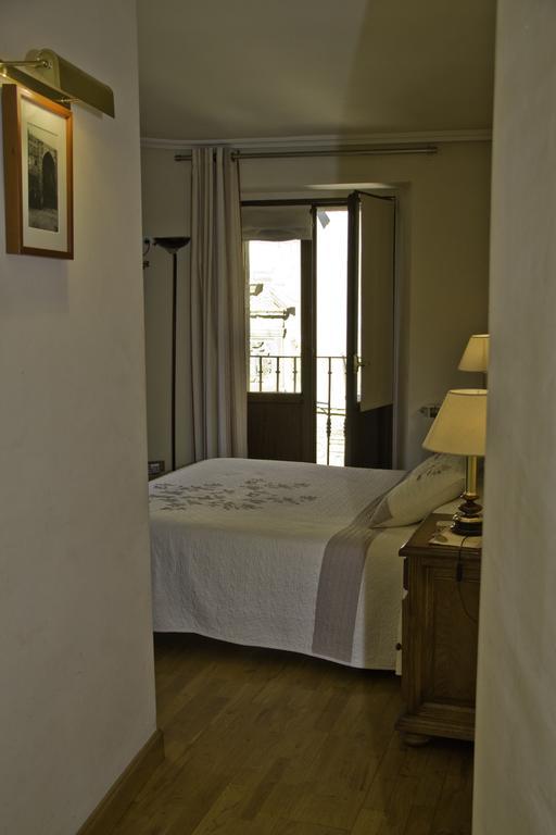 Hostal Las Coronas Sos del Rey Católico Exterior foto