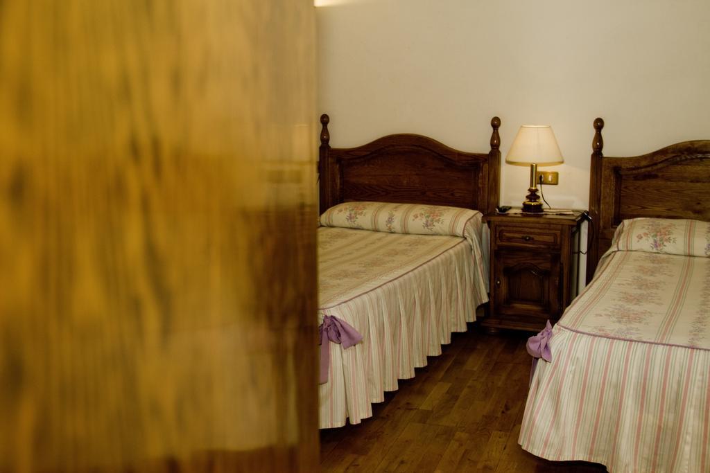 Hostal Las Coronas Sos del Rey Católico Exterior foto