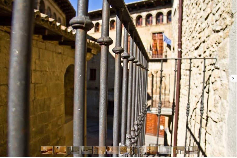 Hostal Las Coronas Sos del Rey Católico Exterior foto